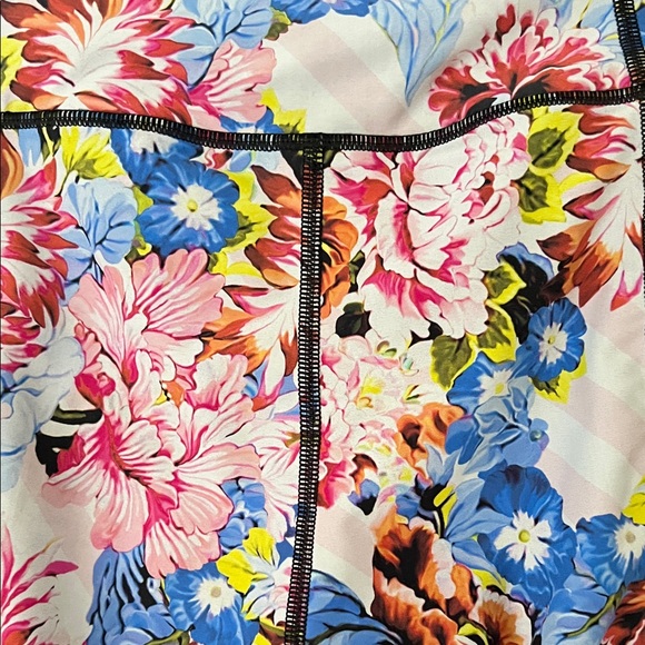 Like New! Victoria's Secret x Mary Katrantzou Floral Print Leggings in M - Picture 8 of 14